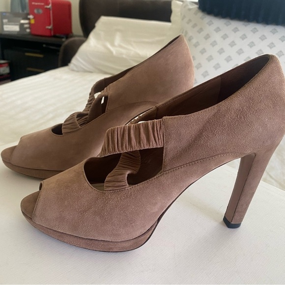 AUTHENTIC light pink Prada  Heels Elegant Suede Design - Picture 7 of 14